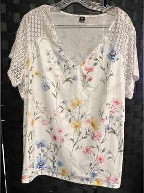 SHEIN White V-Neck Floral Tee with Lace Sleeves